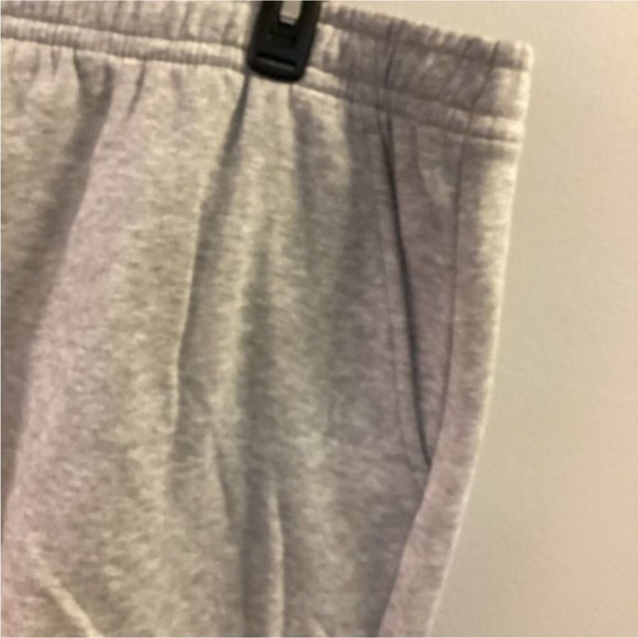 Tek Gear Fleece mid rise shorts Woman’s size 2X 
gray fleece pockets raw… - Picture 8 of 10